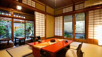 Japanese Style Room, Garden view | Building design