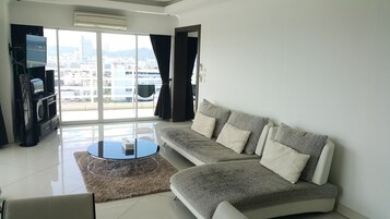 皇家套房 | 客厅 | 40-英寸液晶电视 （配备有线频道）、电视