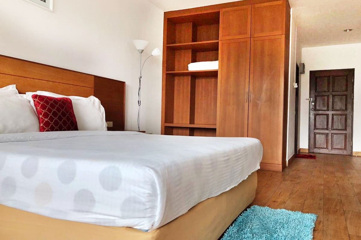 Economy Studio | Down comforters, in-room safe, individually decorated