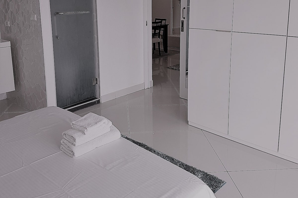 2 Bedroom Sea View | 羽絨被、房內夾萬、手提電腦工作空間、遮光窗簾/窗簾
