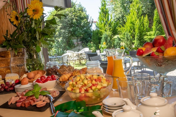 Free daily buffet breakfast