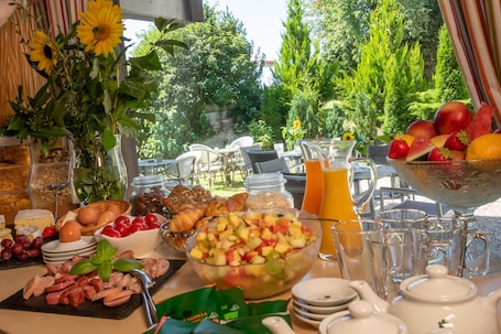 Free daily buffet breakfast . Wellnesshotel Sonnenhof & Sonnhalde