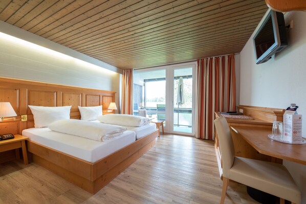 Hypo-allergenic bedding, in-room safe, individually decorated