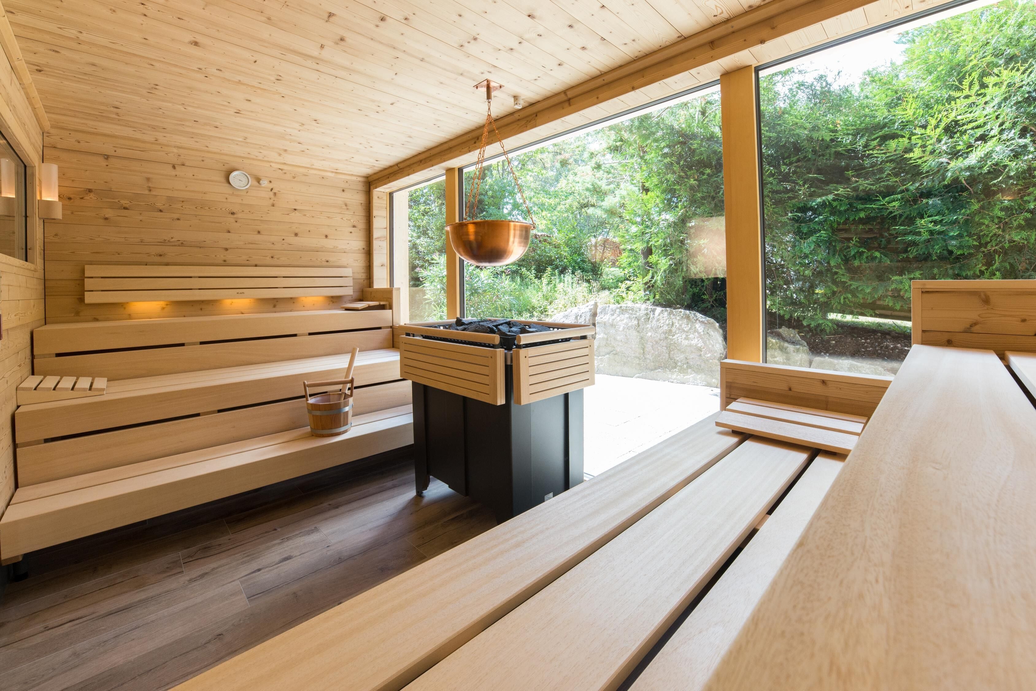 sauna, body treatments, aromatherapy, hot stone massages, body wraps