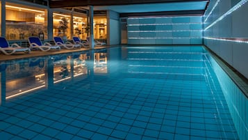 Indoor pool, sun loungers