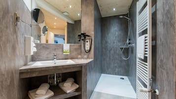 Deluxe Room (C) | Bathroom