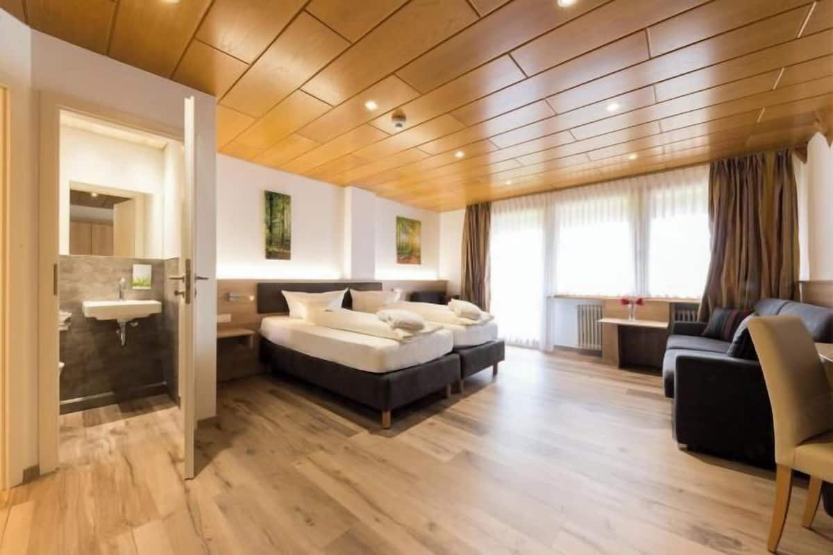 Hypo-allergenic bedding, in-room safe, individually decorated