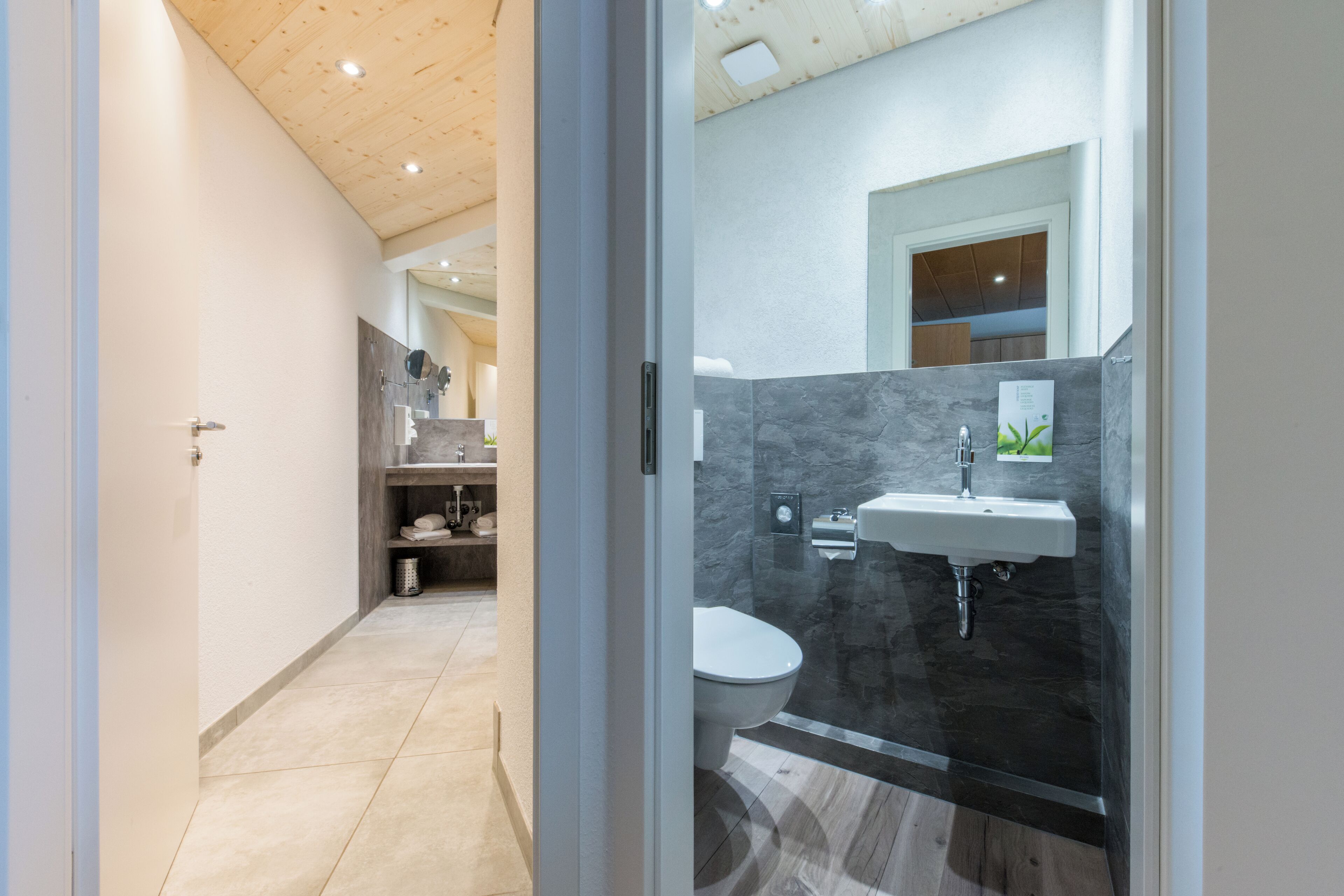 deluxe room (c) | bathroom | free toiletries, hair dryer, towels