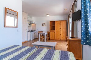 In-room safe, free cots/infant beds