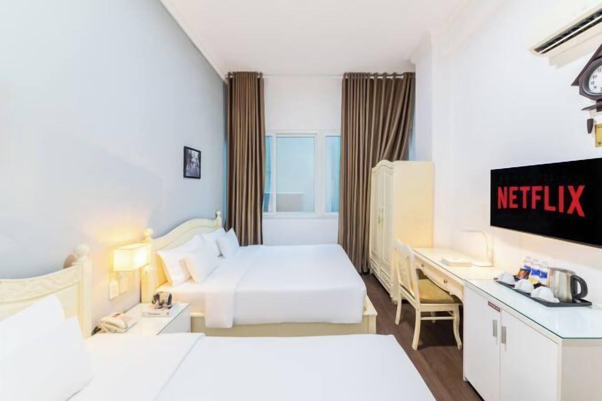 Minibar, in-room safe, iron/ironing board, free WiFi