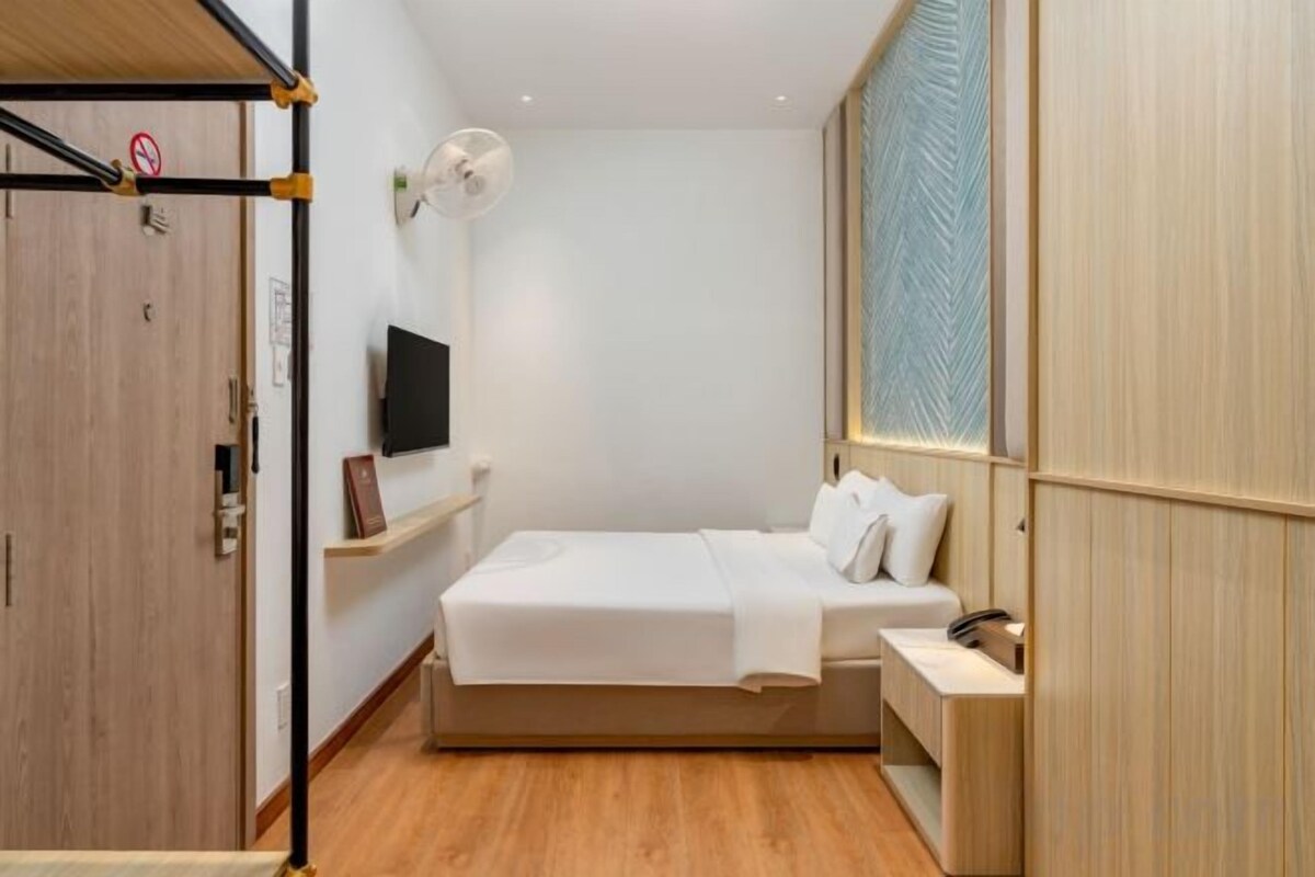 Minibar, in-room safe, iron/ironing board, travel cot
