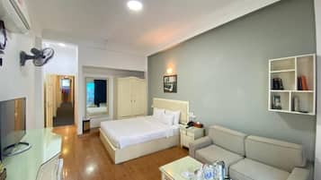 Habitación doble Deluxe | Minibar y caja de seguridad en la habitación