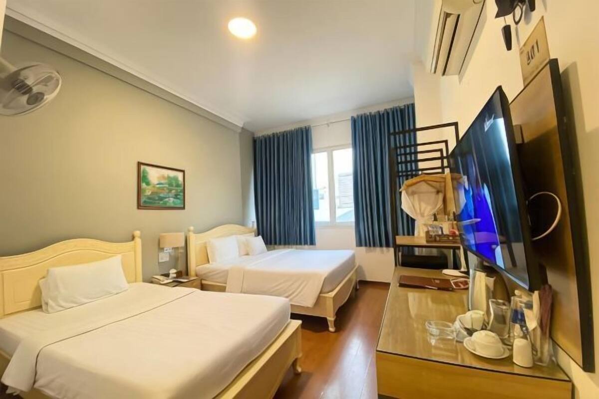 Minibar, in-room safe, iron/ironing board, free WiFi