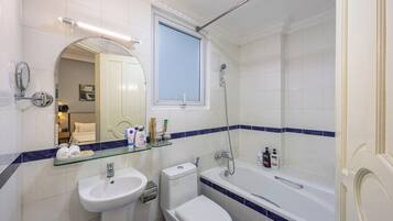 Superior Double Room | Bathroom | Free toiletries, hair dryer, bathrobes, slippers