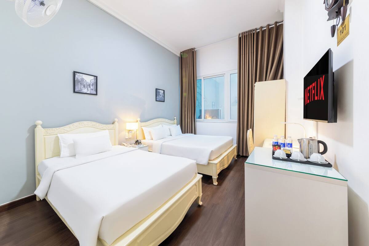 Family Room | Minibar, in-room safe, iron/ironing board, travel cot