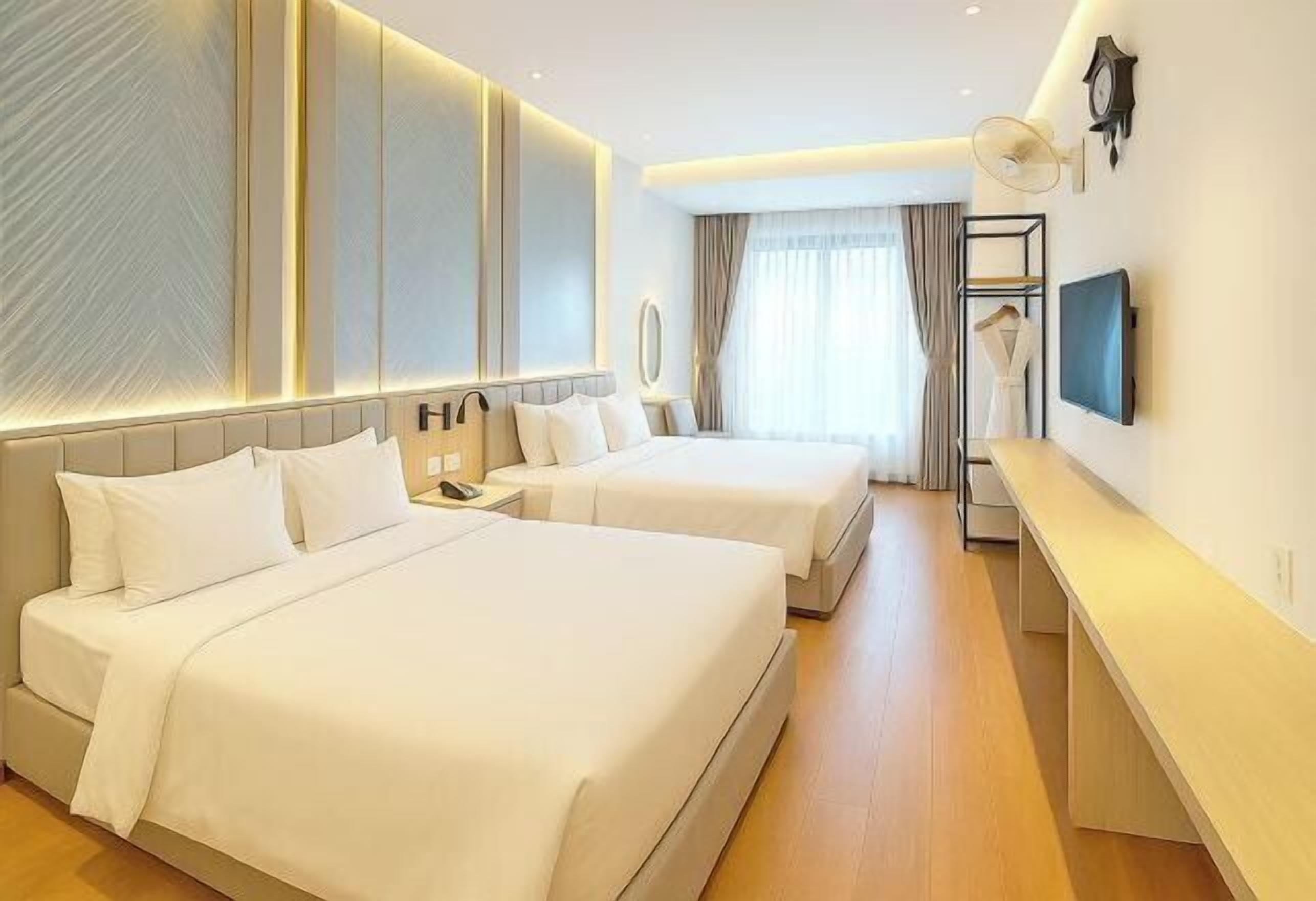 มินิบาร์, ตู้นิรภัยในห้องพัก, เตารีด/โต๊ะรีดผ้า, Wi-Fi ฟรี