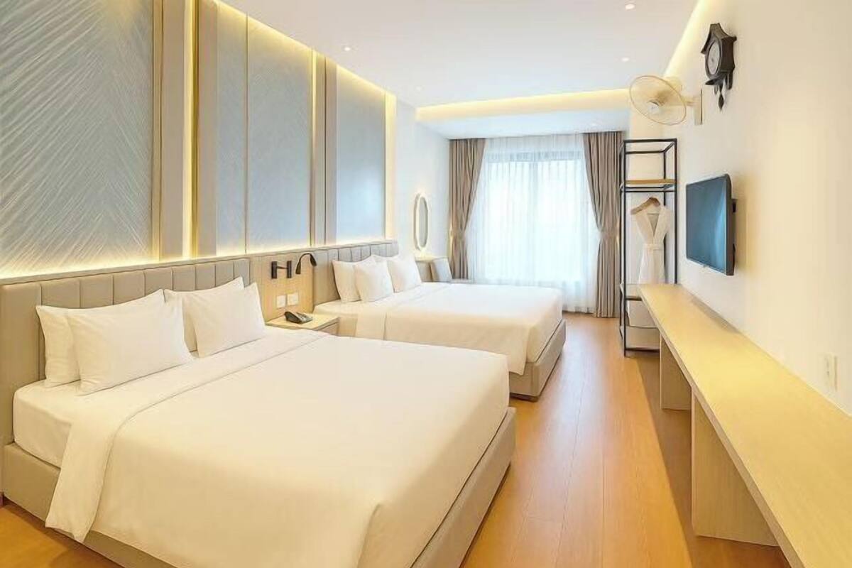 Minibar, in-room safe, iron/ironing board, free WiFi