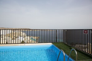 Piscina a l'aire lliure de temporada 