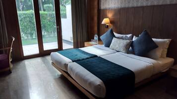 Suite familiale, 2 chambres, balcon, vue sur le jardin | Literie de qualité, minibar, coffre-fort, bureau