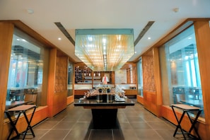 Restaurant - Oodles Hotel Chhattarpur South Delhi (New Delhi)