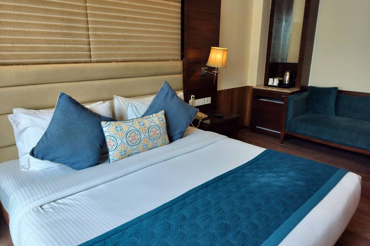 Standard Double or Twin Room, Non Smoking, Courtyard View | Premium bedding, minibar, in-room safe, desk