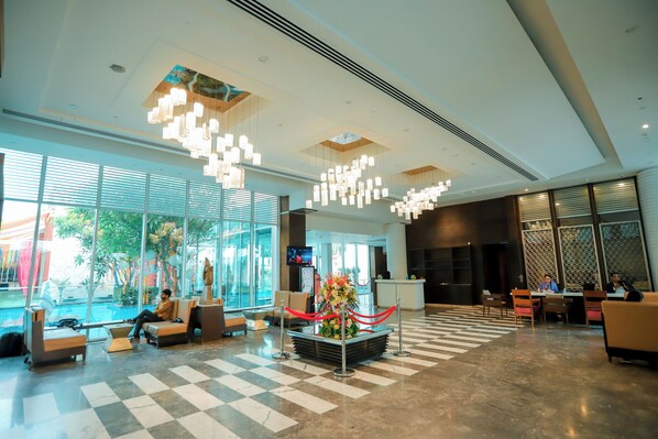Lobby - Oodles Hotel Chhattarpur South Delhi (New Delhi)