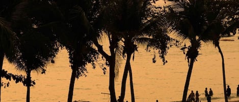 Sulla spiaggia, sabbia bianca