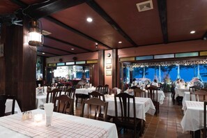 International cuisine, beach views  - Jomtien Boathouse (Pattaya)