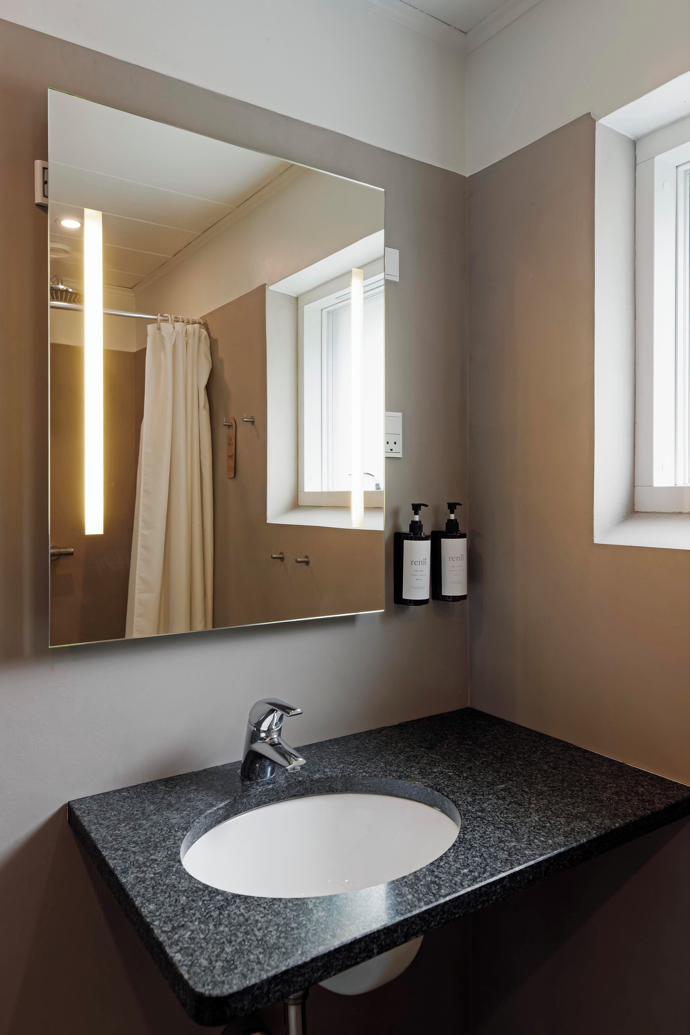 standard double room | bathroom | shower, hair dryer, towels