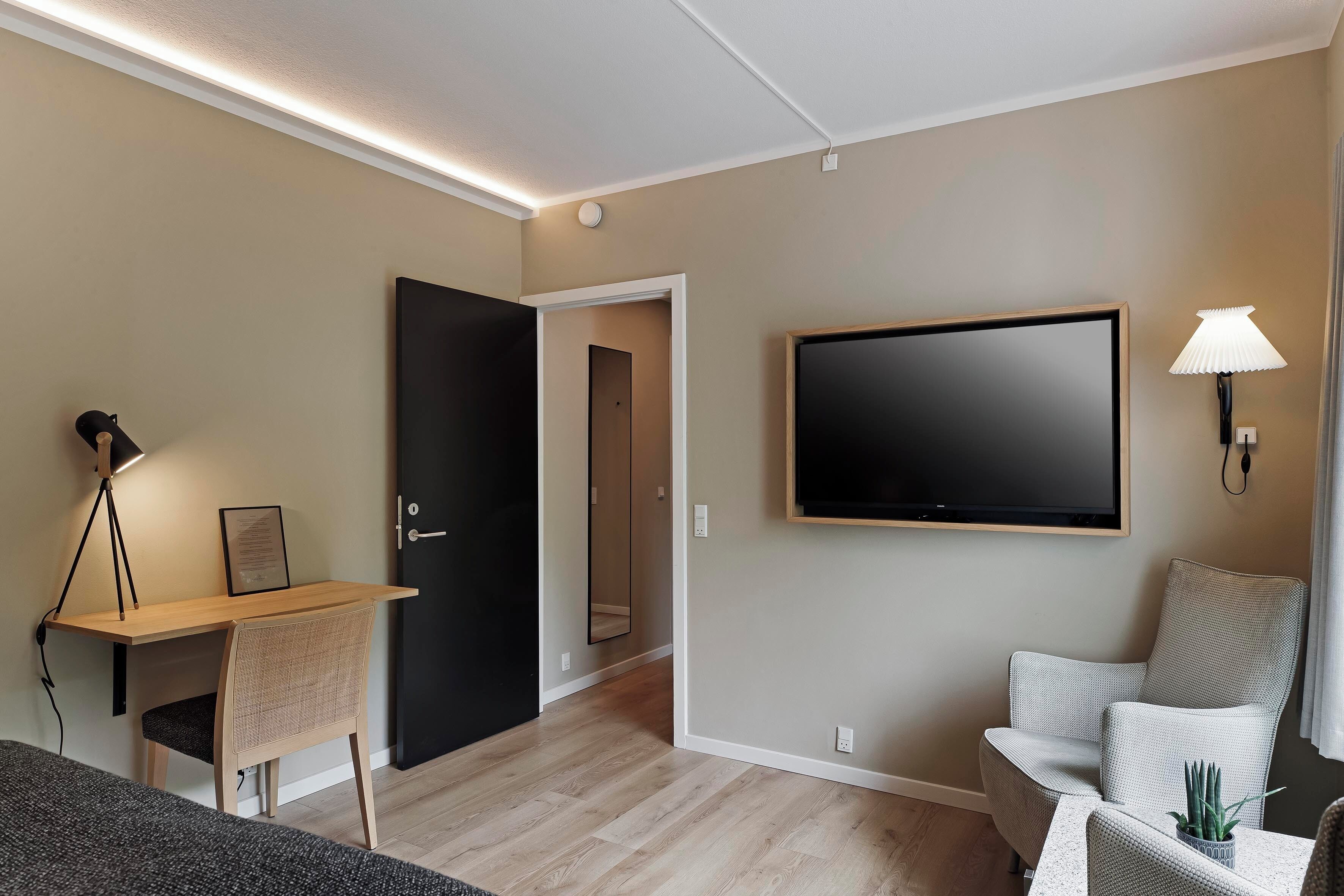 standard double room | premium bedding, down duvets, desk, free wifi