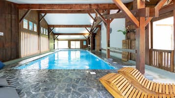 Innenpool, LiegestĂŒhle