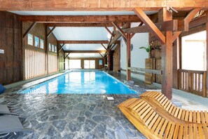 Indoor pool, pool loungers - Hotel La Fontaine (Les Houches)