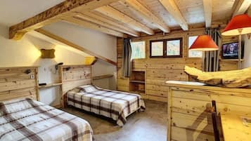 Desk, soundproofing, iron/ironing board, bed sheets