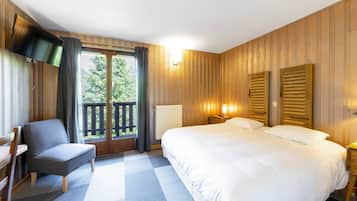 Superior Double Room (King Size) | Desk, soundproofing, iron/ironing board, bed sheets