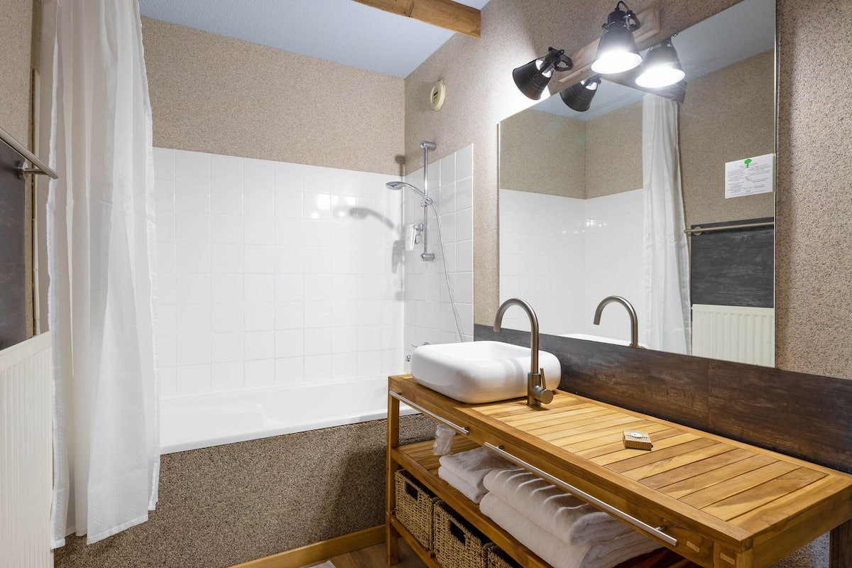 studio (double) | bathroom | hair dryer, towels