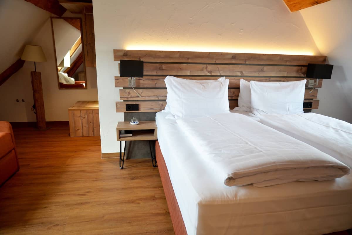 1 bedroom, premium bedding, minibar, in-room safe