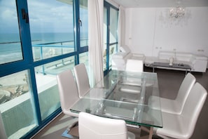 Executive Penthouse Suite  | In-room dining