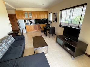 Superior appartement, 1 slaapkamer | Woonruimte | Flatscreentelevisie