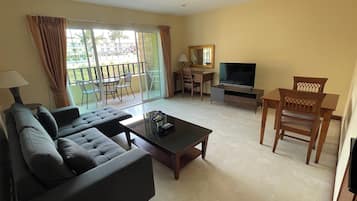 Superior-lejlighed - 1 soveværelse | Opholdsområde | Fladskærms-tv