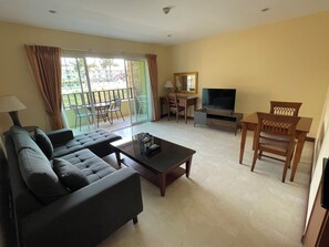 Superior Apartment, 1 Bedroom | Living area