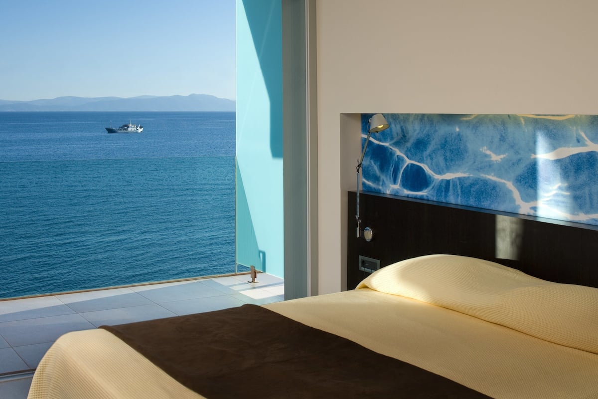 minibar, in-room safe, desk, soundproofing