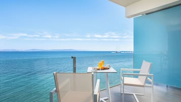 Double Room | Minibar, in-room safe, desk, laptop workspace