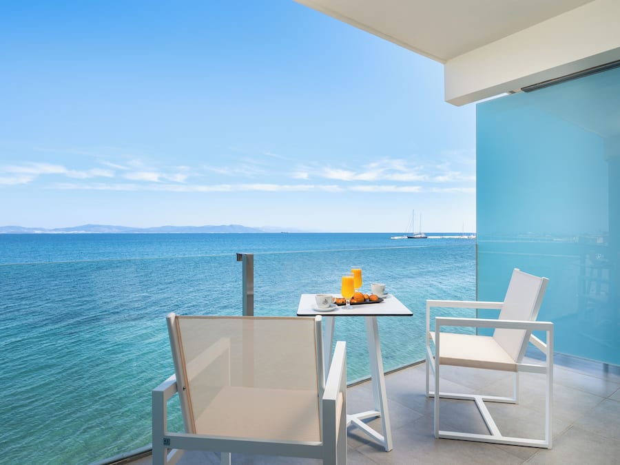 Kahden hengen huone | Minibaari, tallelokero huoneessa, työpöytä