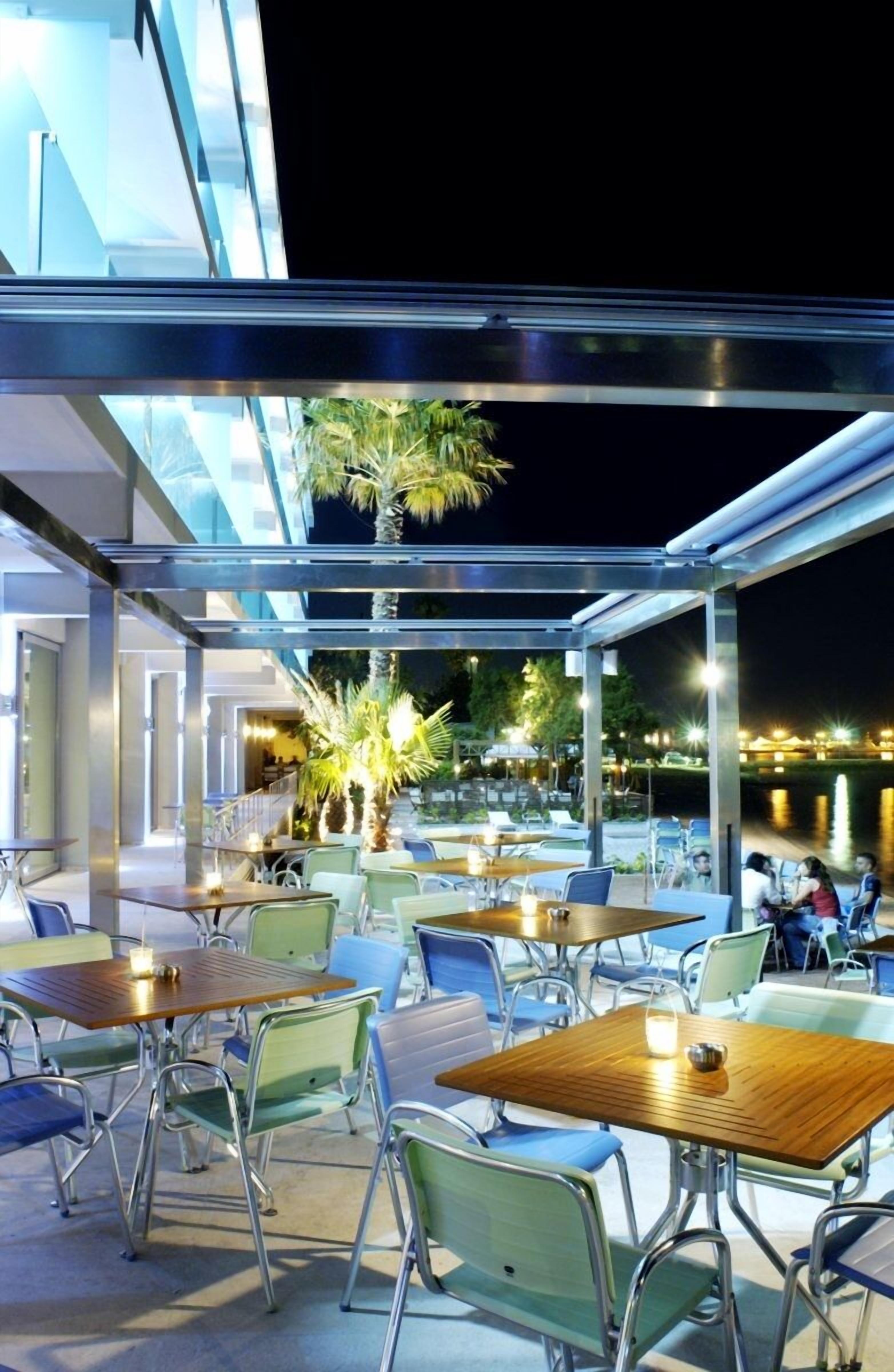 breakfast, lunch, dinner served; international cuisine, sea views