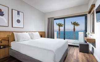 Suite, Sea View | Minibar, in-room safe, blackout drapes, soundproofing