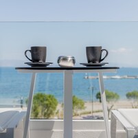 Quarto casal, vista para o mar | Frigobar, cofres nos quartos, cortinas blackout, quartos à prova de som