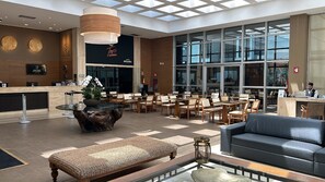 Lobby sitting area - Jade Hotel Brasília (Guará)