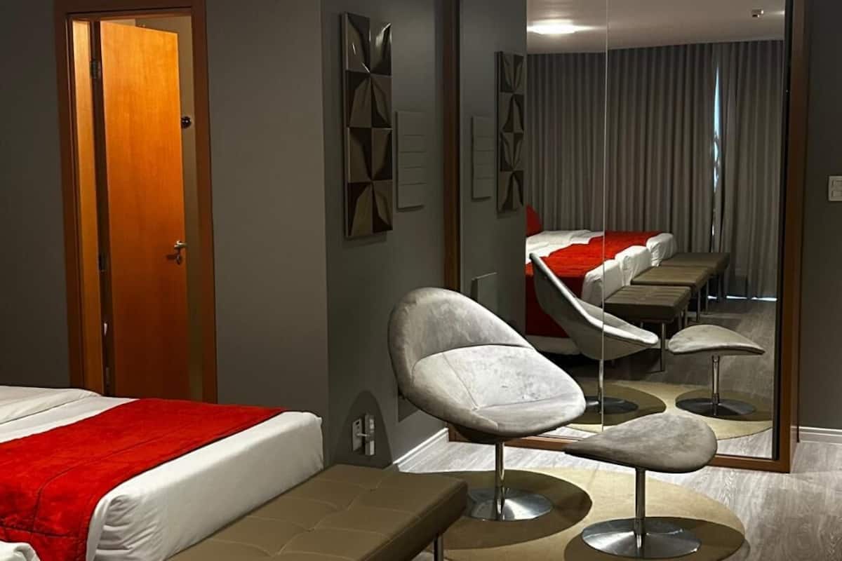 Minibar, in-room safe, desk, free WiFi