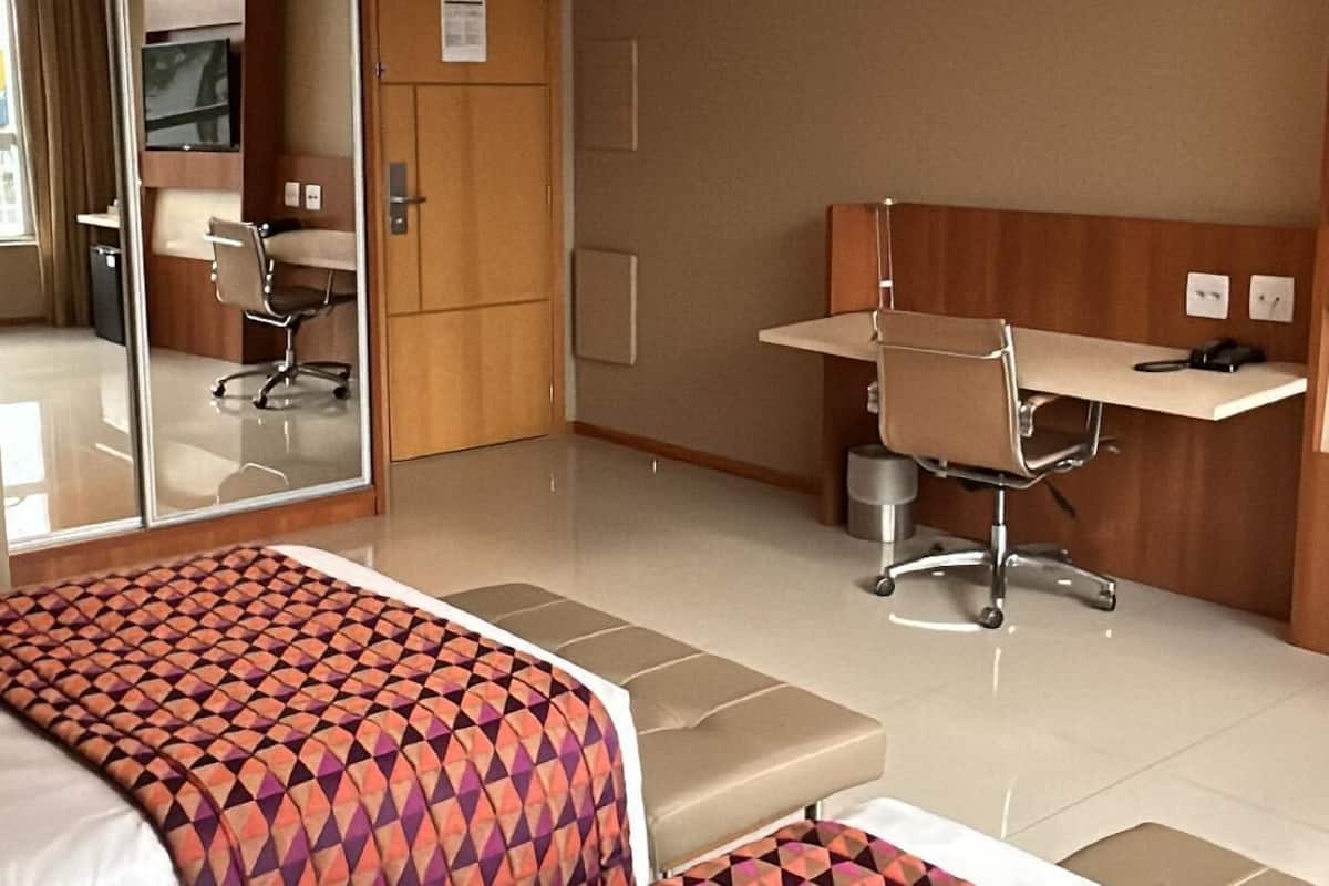 Minibar, in-room safe, desk, free WiFi