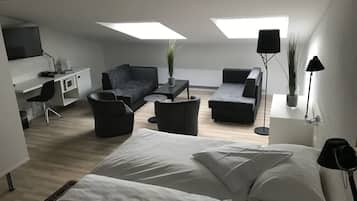 Studio | In-room safe, desk, blackout drapes, free WiFi